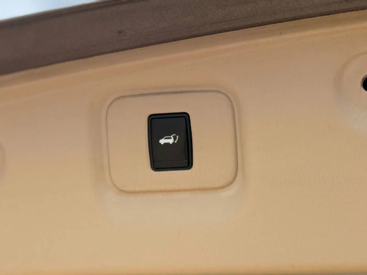 Used 2014 Tan Nissan SL 4dr SUV image 19