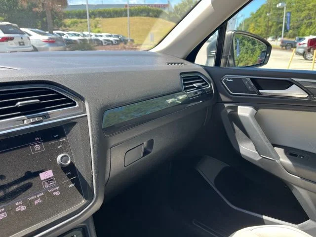 Used 2018 Gray Volkswagen 2.0T SEL Premium image 30