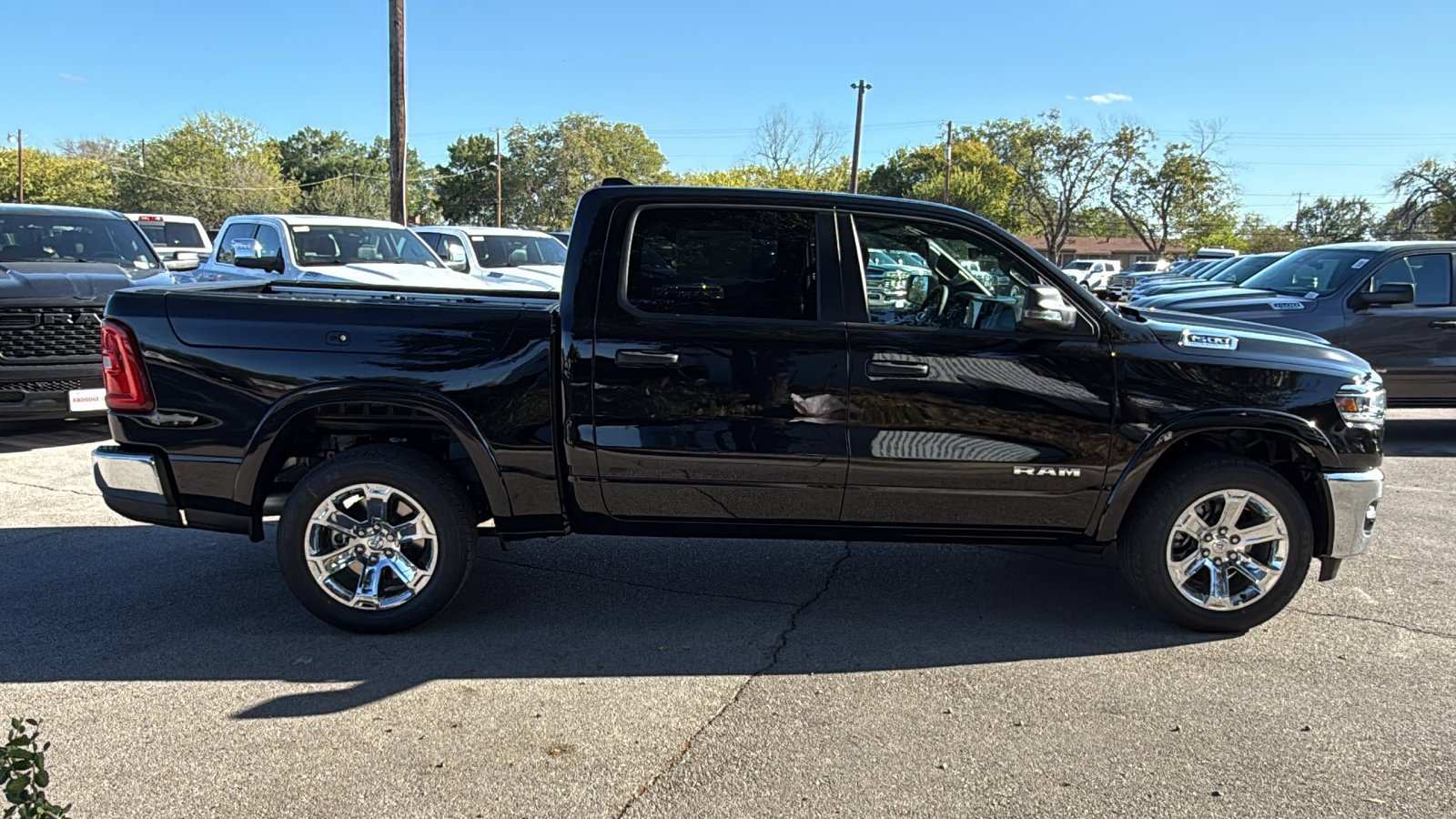 New 2026 Diamond Black Crystal Pearl-Coat Exterior Paint RAM Big Horn image 7