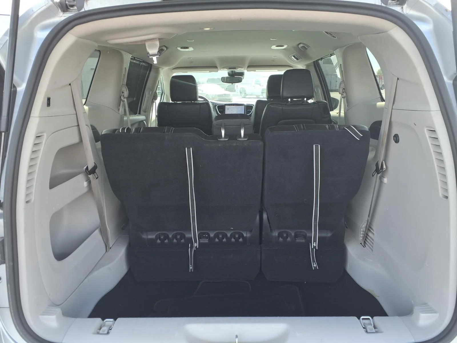 Used 2023 Silver Mist Clearcoat Chrysler Touring L image 30