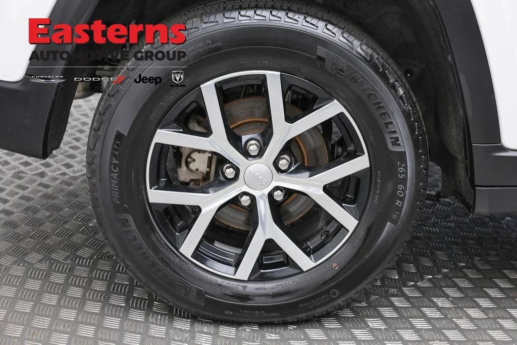 Used 2025 White Jeep Limited image 32