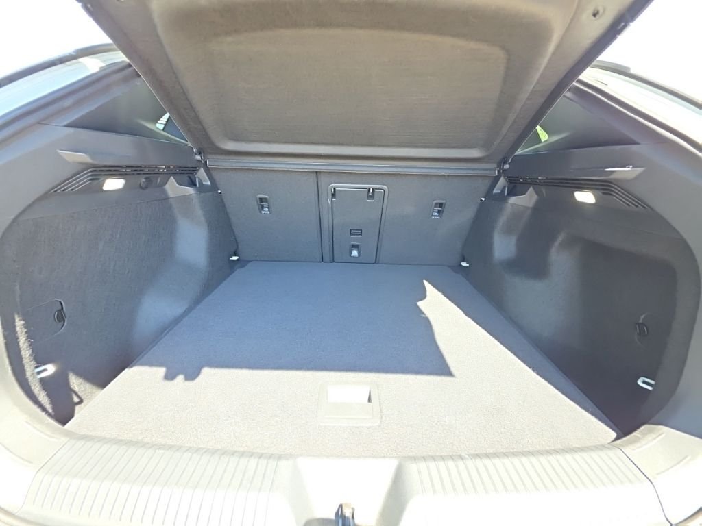 Used 2023 Opal White Volkswagen Pro S image 22