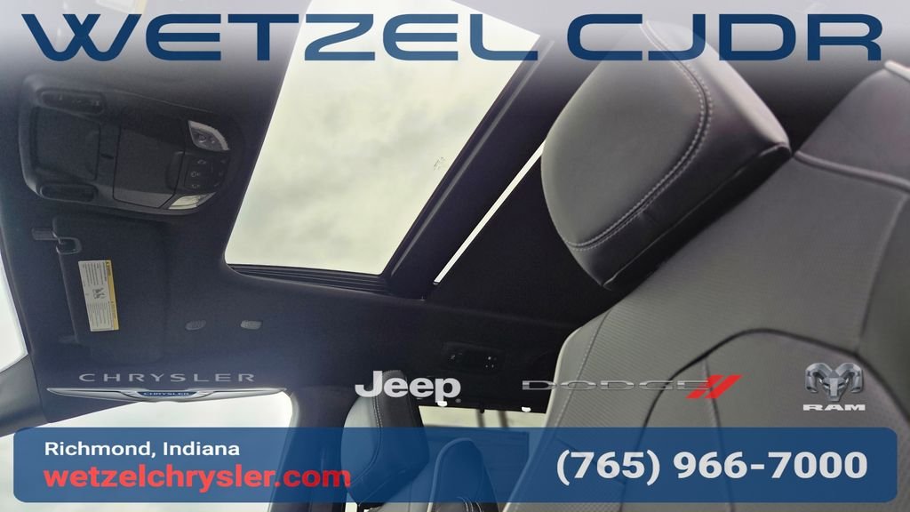 New 2027 Red Hot Pearl-Coat Exterior Paint Chrysler Limited image 18