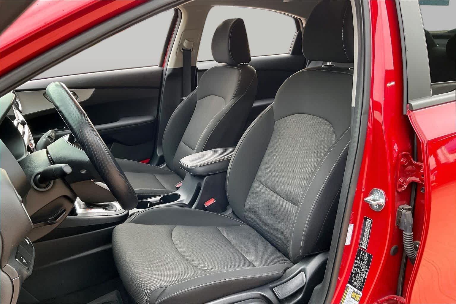 Used 2024 Currant Red Kia LXS image 7