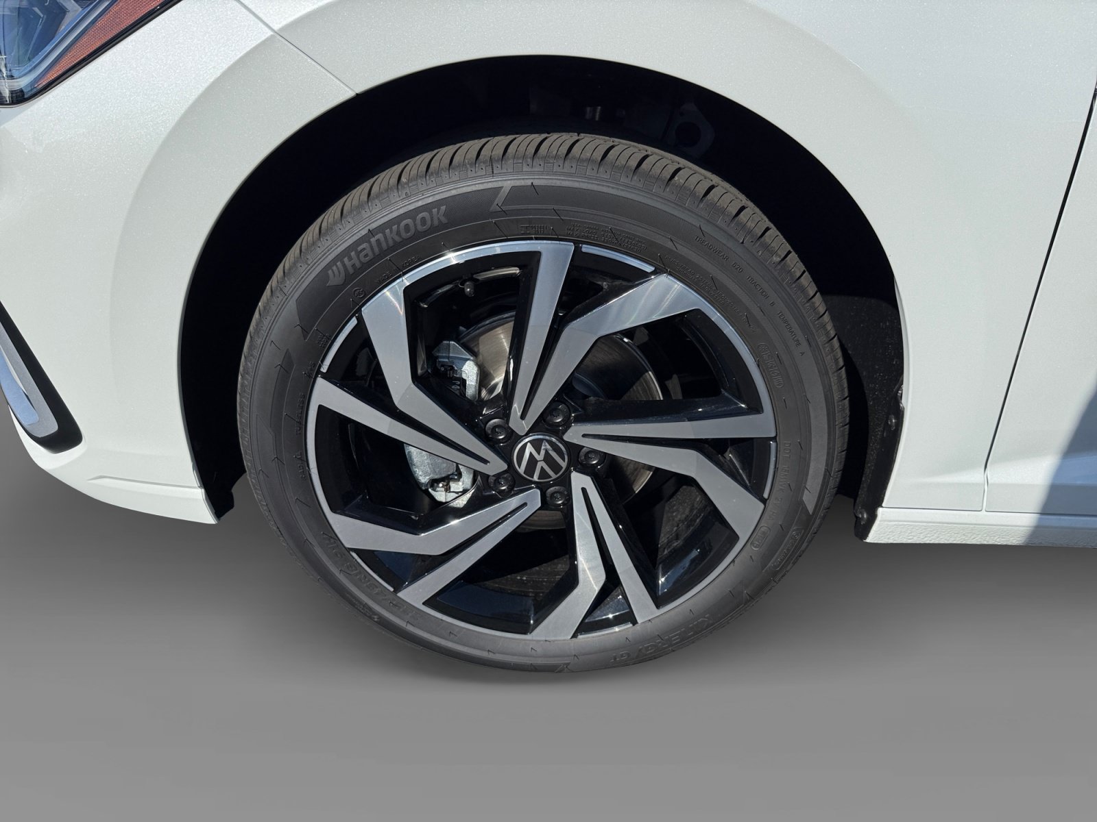 New 2027 Opal White Pearl Volkswagen SEL image 9