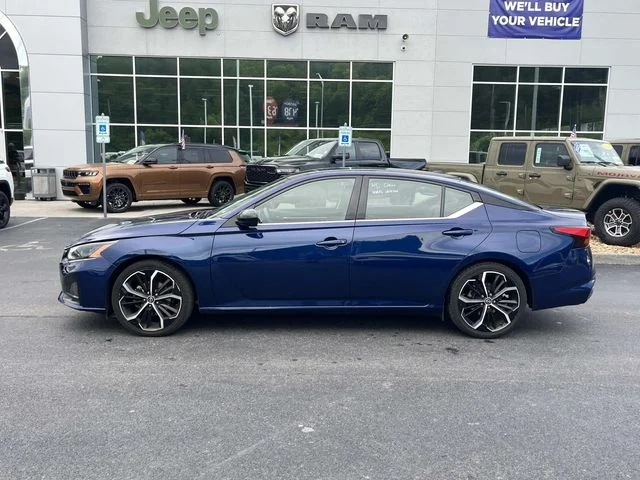 Used 2024 Blue Nissan 2.5 SR image 5