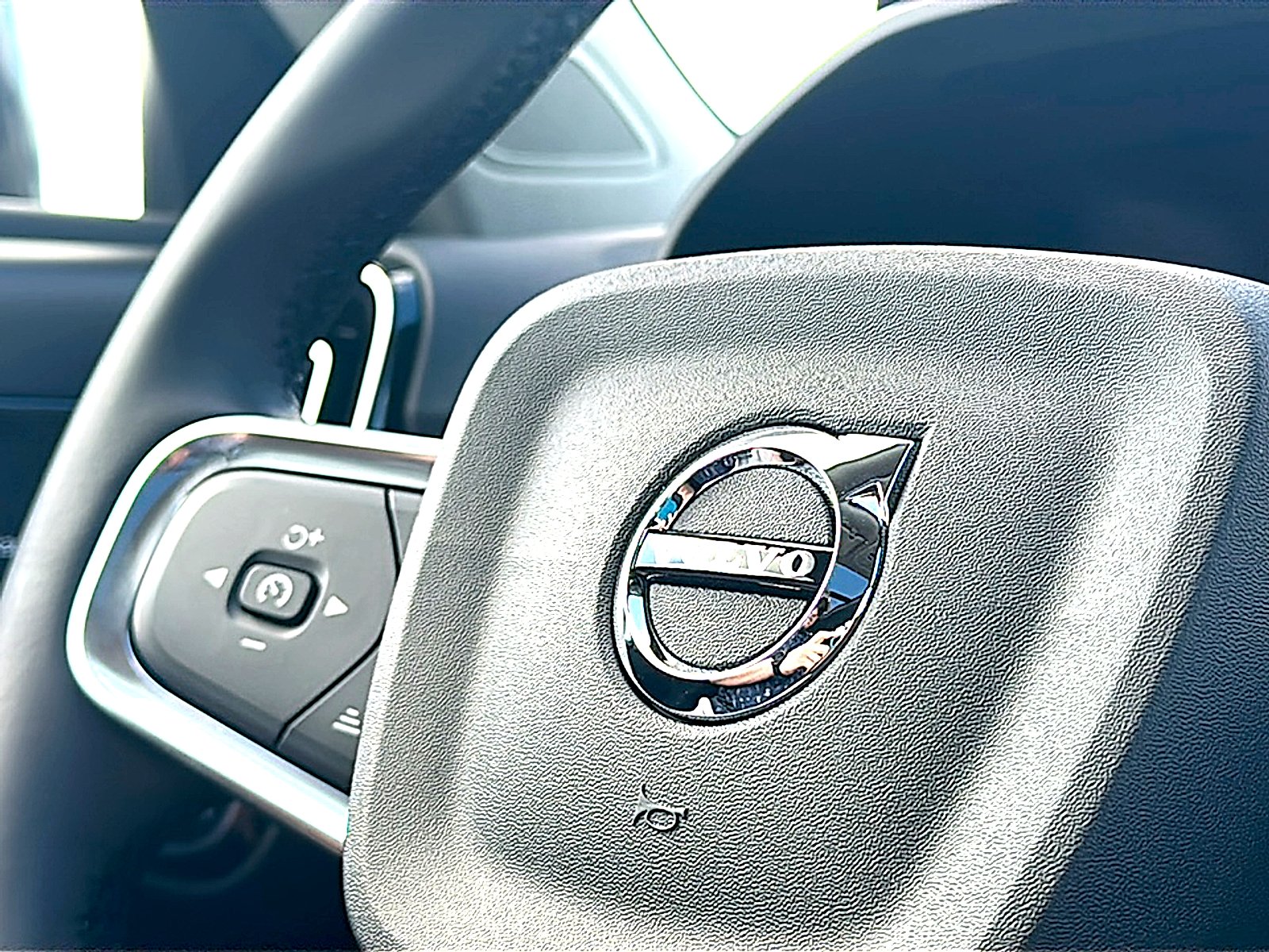New 2026 Aurora Silver Volvo Plus image 21