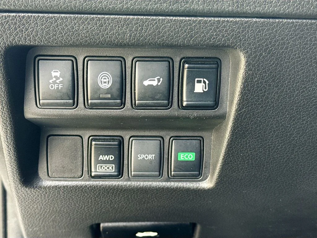 Used 2019 Silver Nissan SV image 10