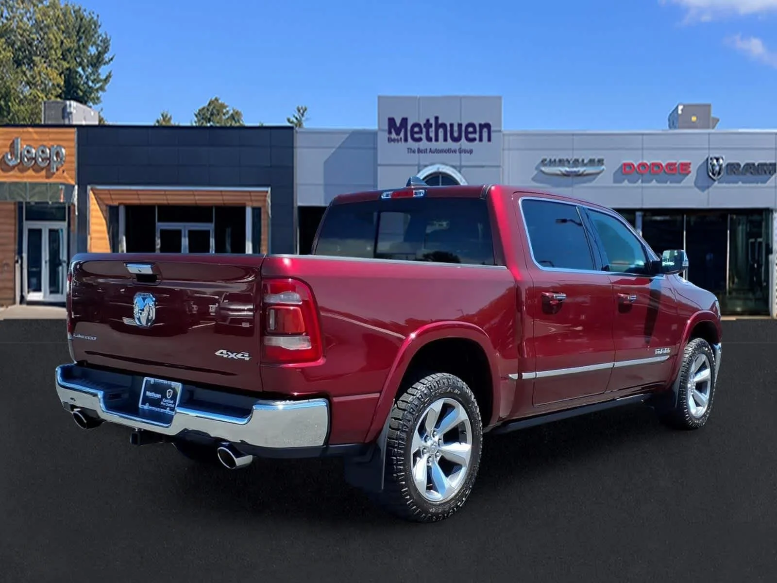 Used 2022 Delmonico Red Pearlcoat Ram Limited image 4