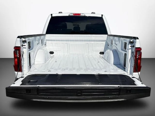 New 2026 Oxford White Ford XLT image 17