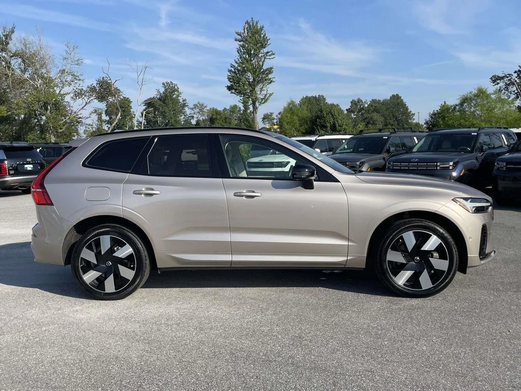 Used 2025 Bright Dusk Metallic Volvo Plus image 29