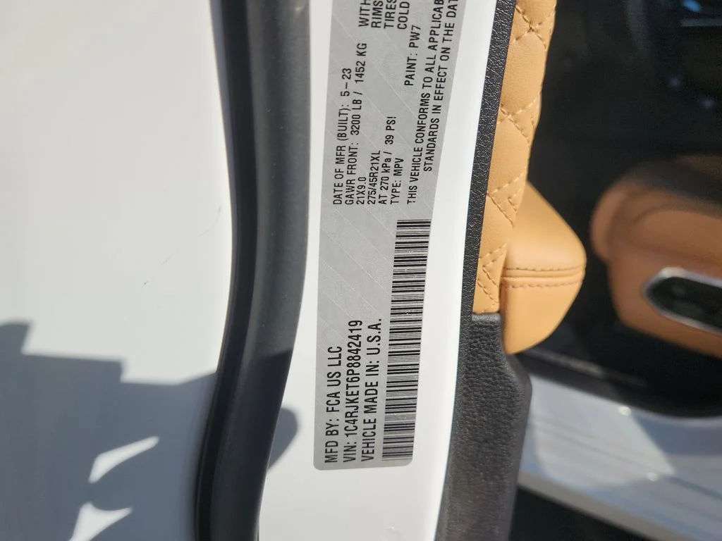 Used 2023 White Jeep Summit image 20