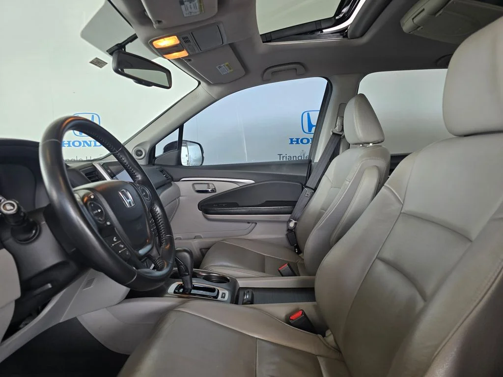 Used 2016 Silver Honda EX-L image 23