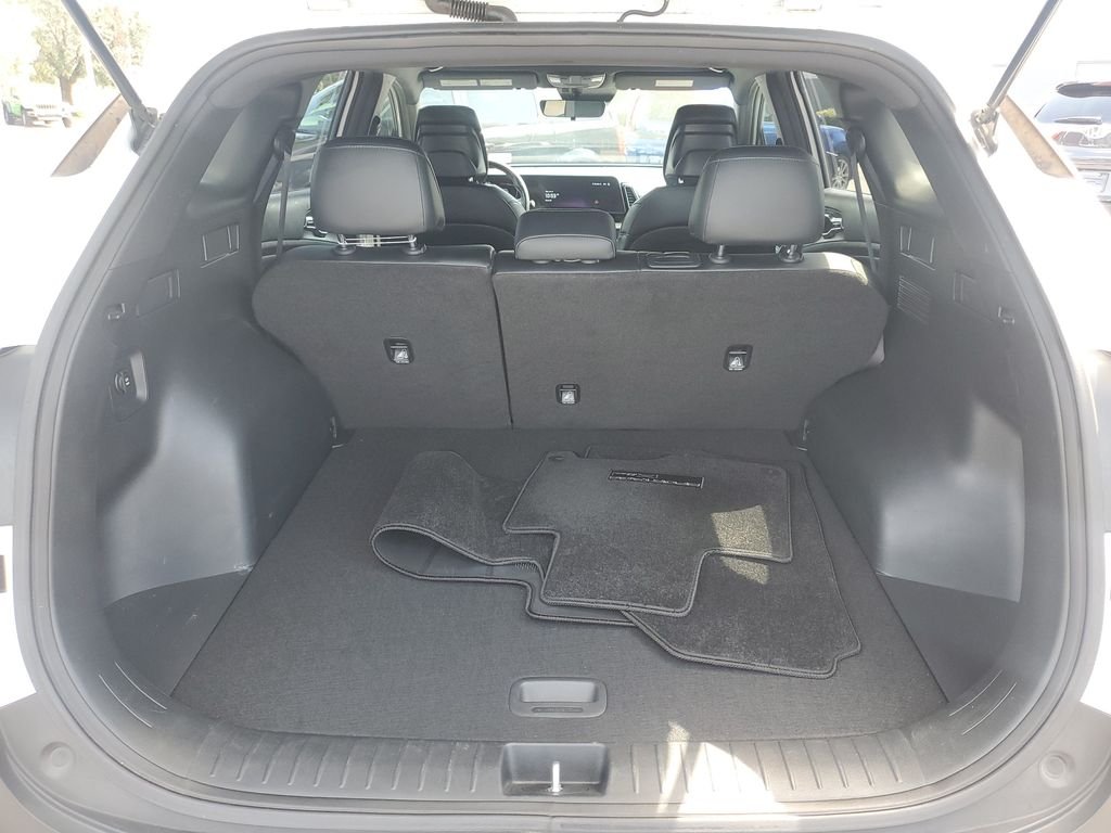Used 2024 White Kia X-Line image 7