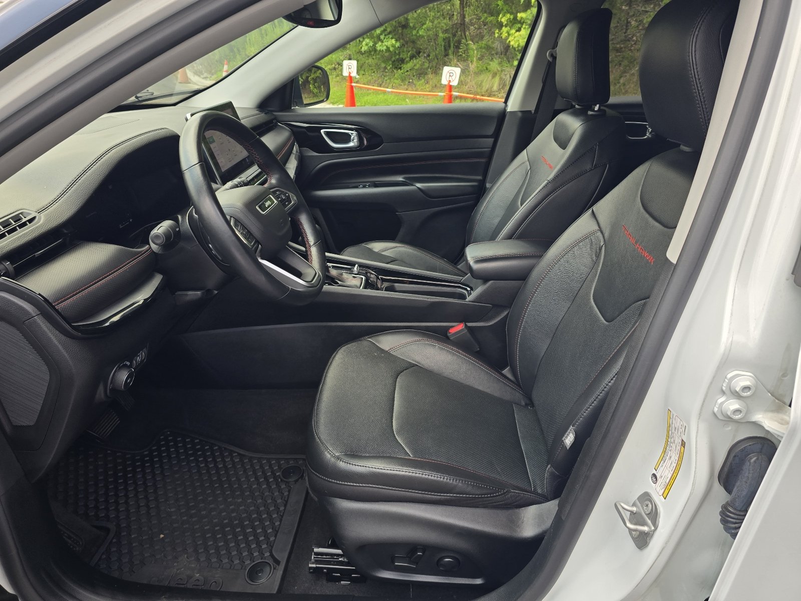 Used 2022 White Jeep Trailhawk image 11