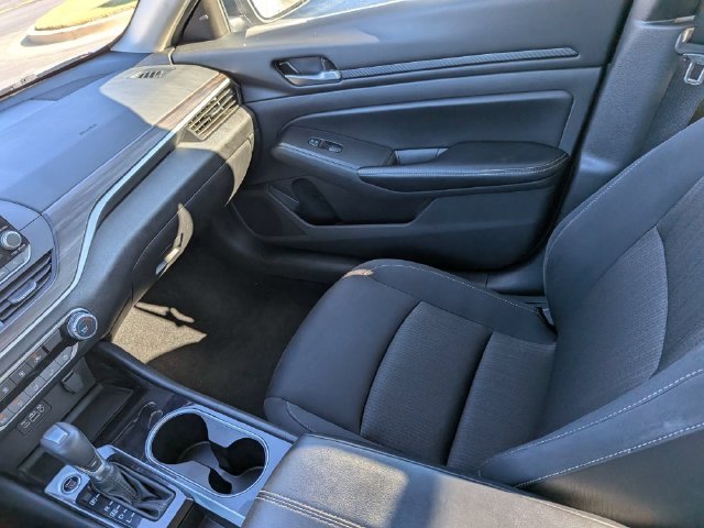 Used 2024 Silver Nissan 2.5 SV image 15
