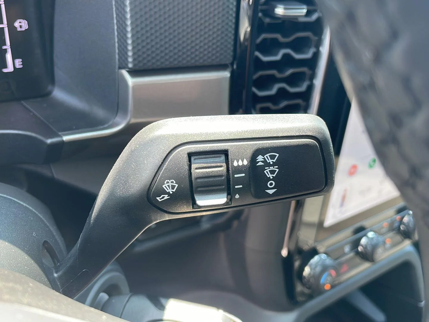 New 2026 Oxford White Ford XLT image 19