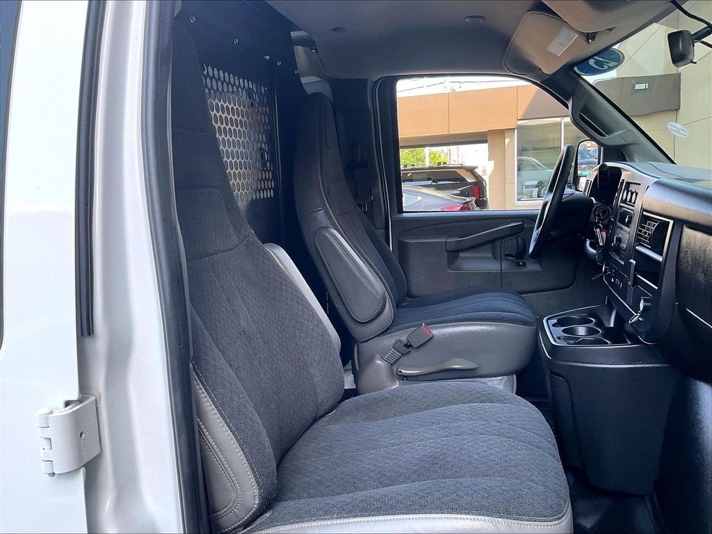 Used 2025 White GMC Work Van image 11