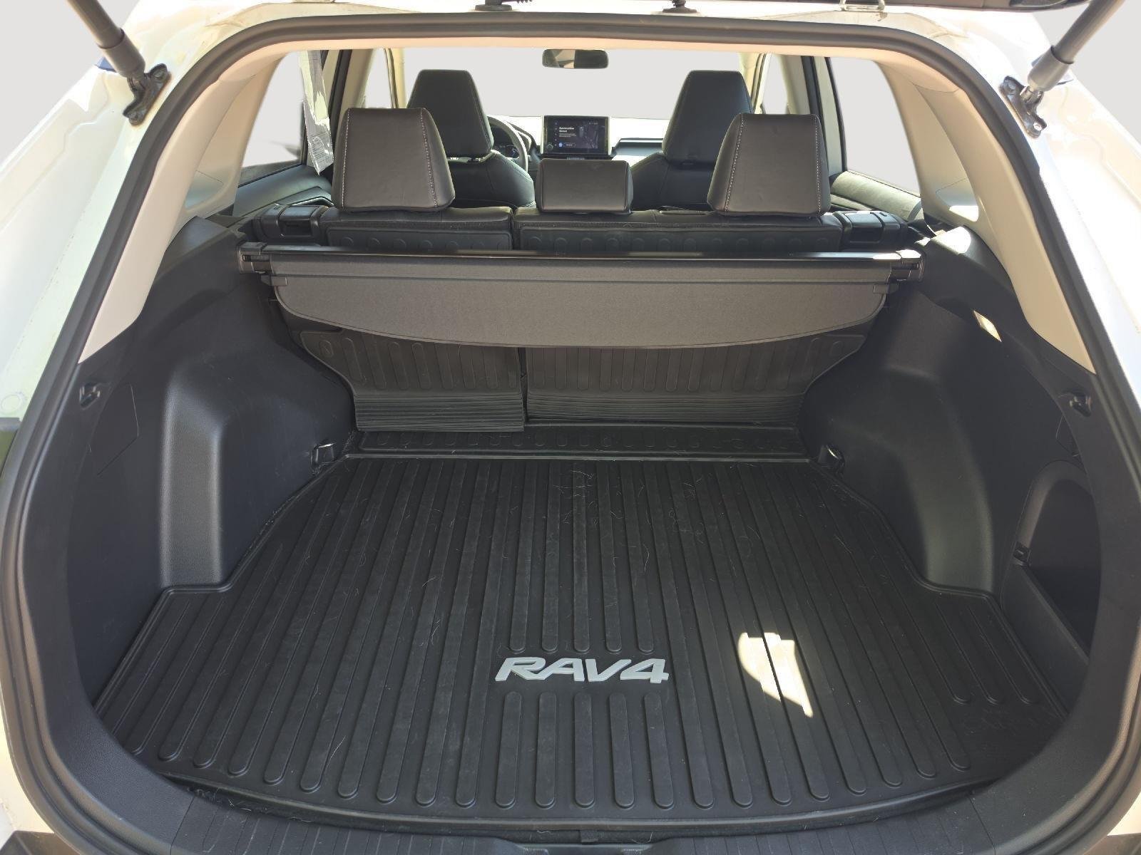 Used 2024 Wind Chill Pearl Toyota XLE Premium image 6