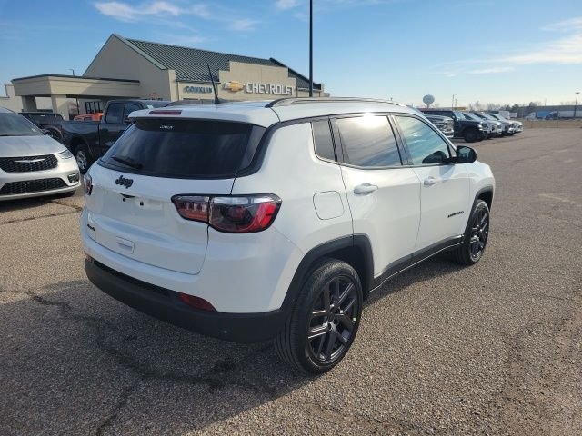 New 2026 Bright White Clearcoat Jeep Latitude image 19