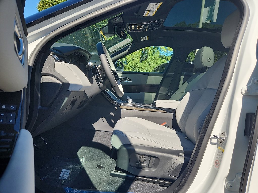 New 2026 Fuji White LAND ROVER  image 6
