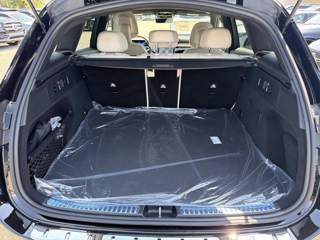 New 2027 Black Mercedes-Benz GLC 300 image 5