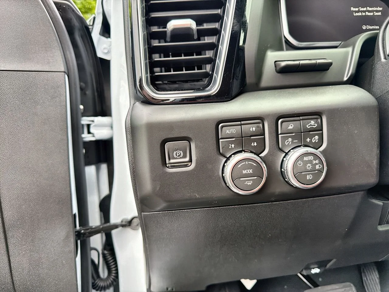New 2026 Glacier White Tricoat GMC Denali Ultimate image 15