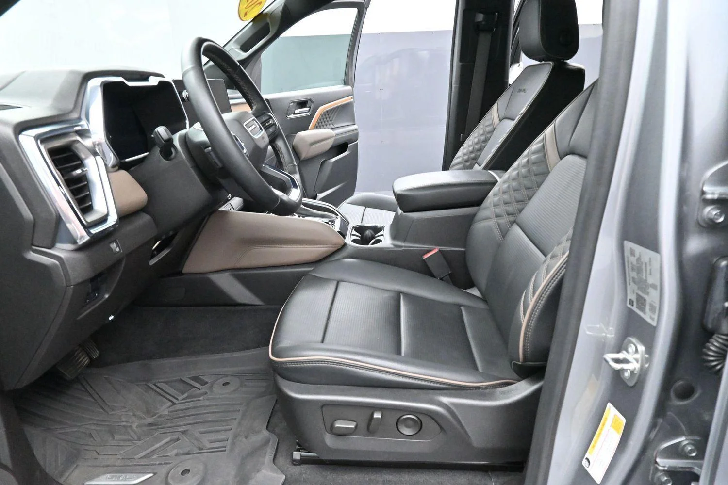 Used 2023 Sterling Metallic GMC Denali image 13