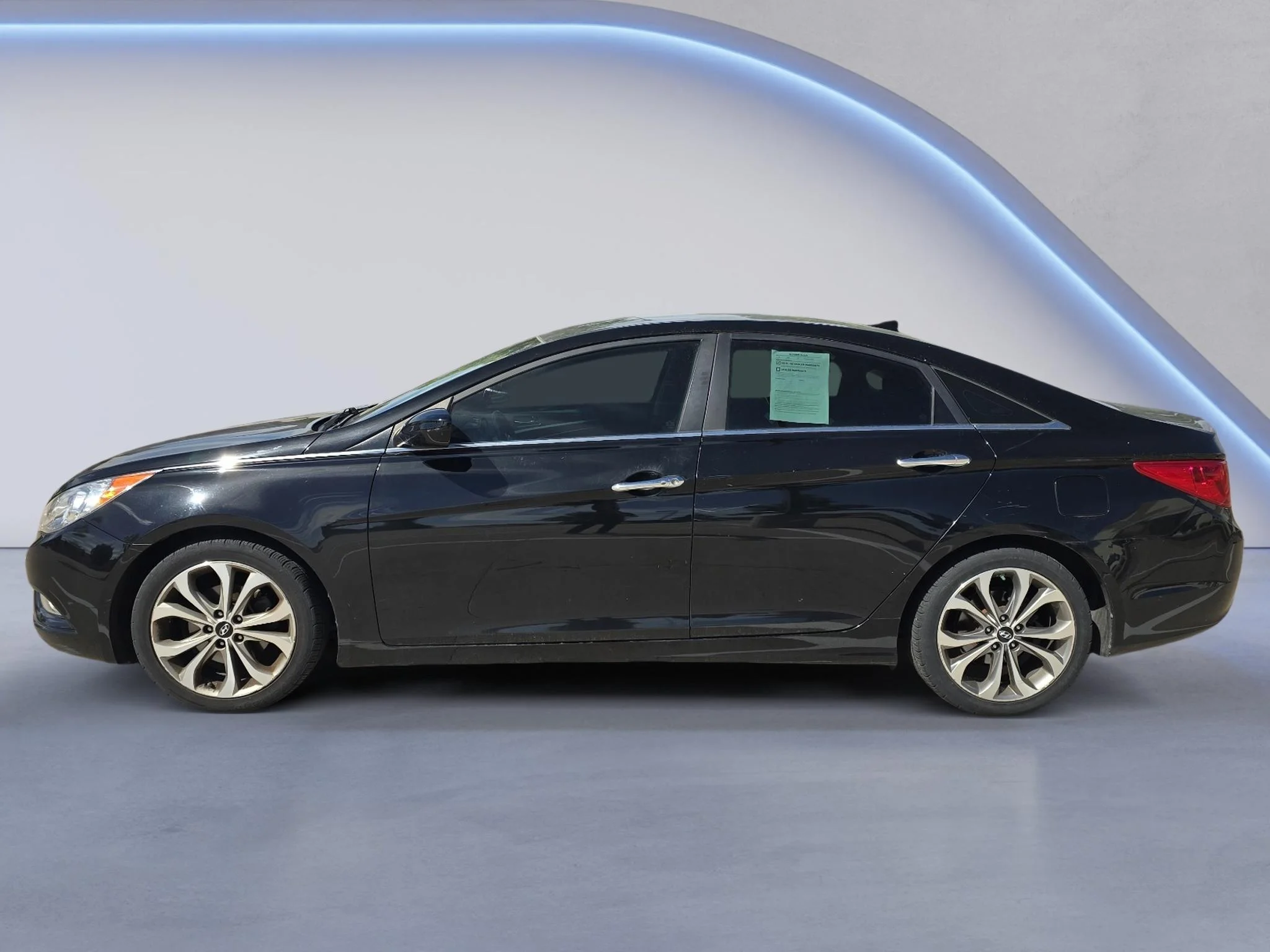 Used 2013 Midnight Black Mica Hyundai SE image 2