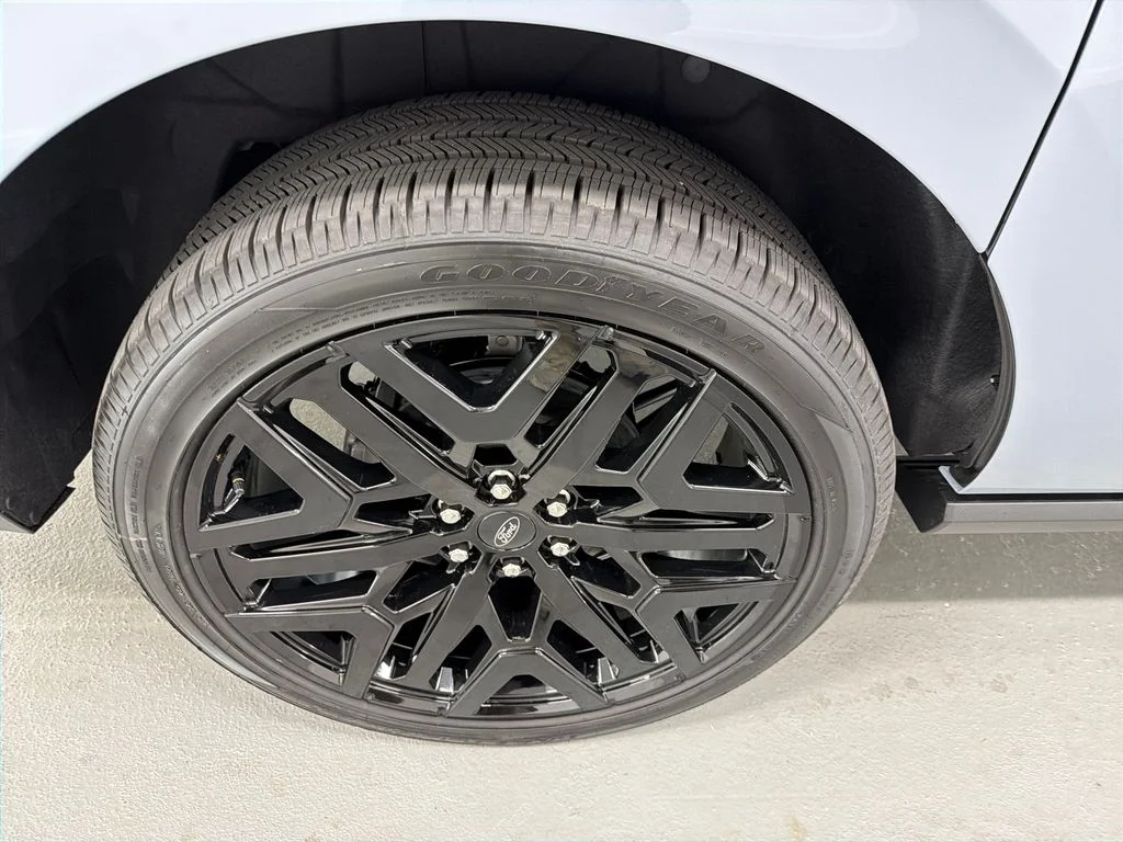 New 2027 Gray Ford Platinum image 5
