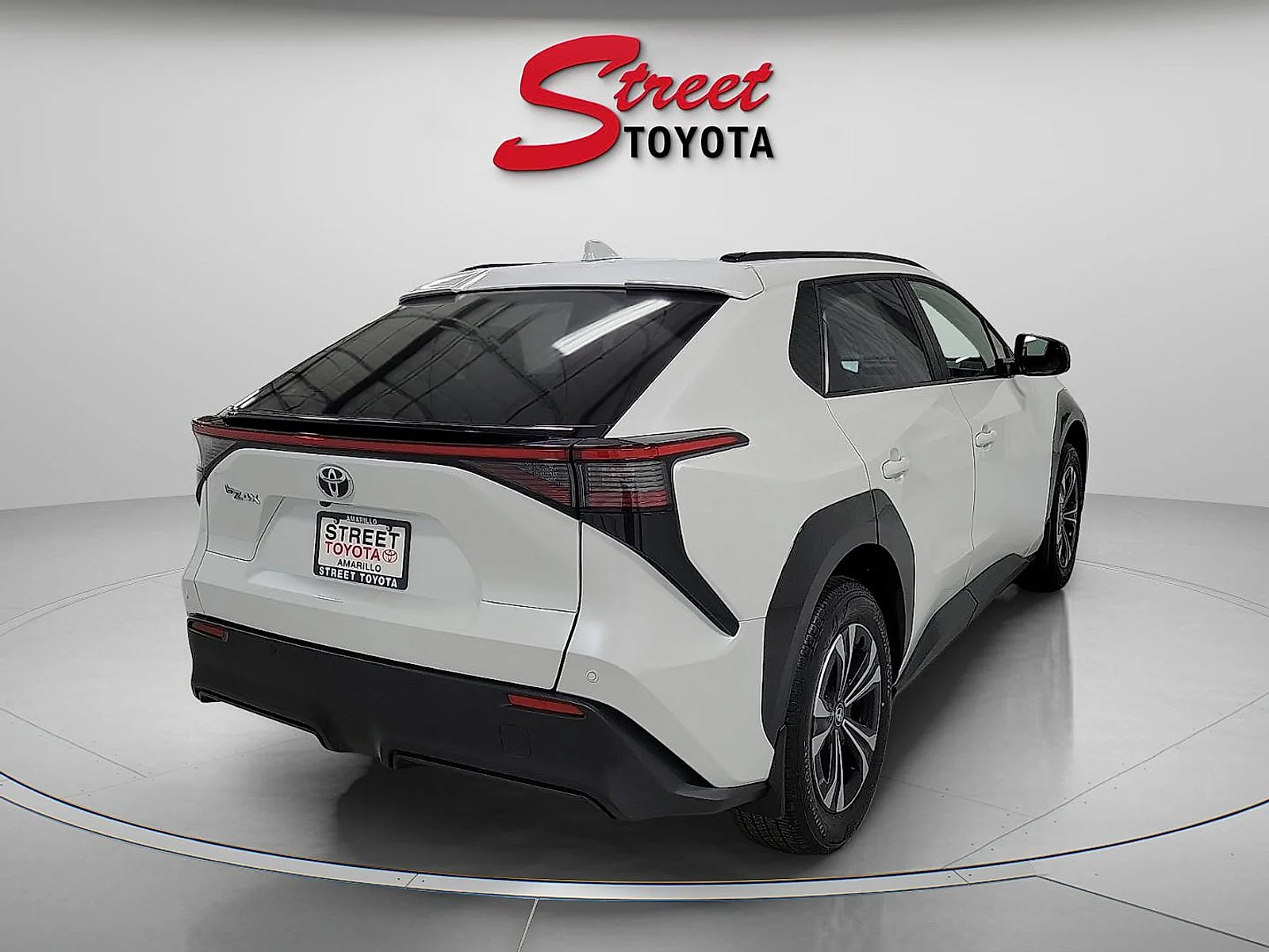 Certified Used 2023 WIND CHILL PEARL Toyota XLE image 5