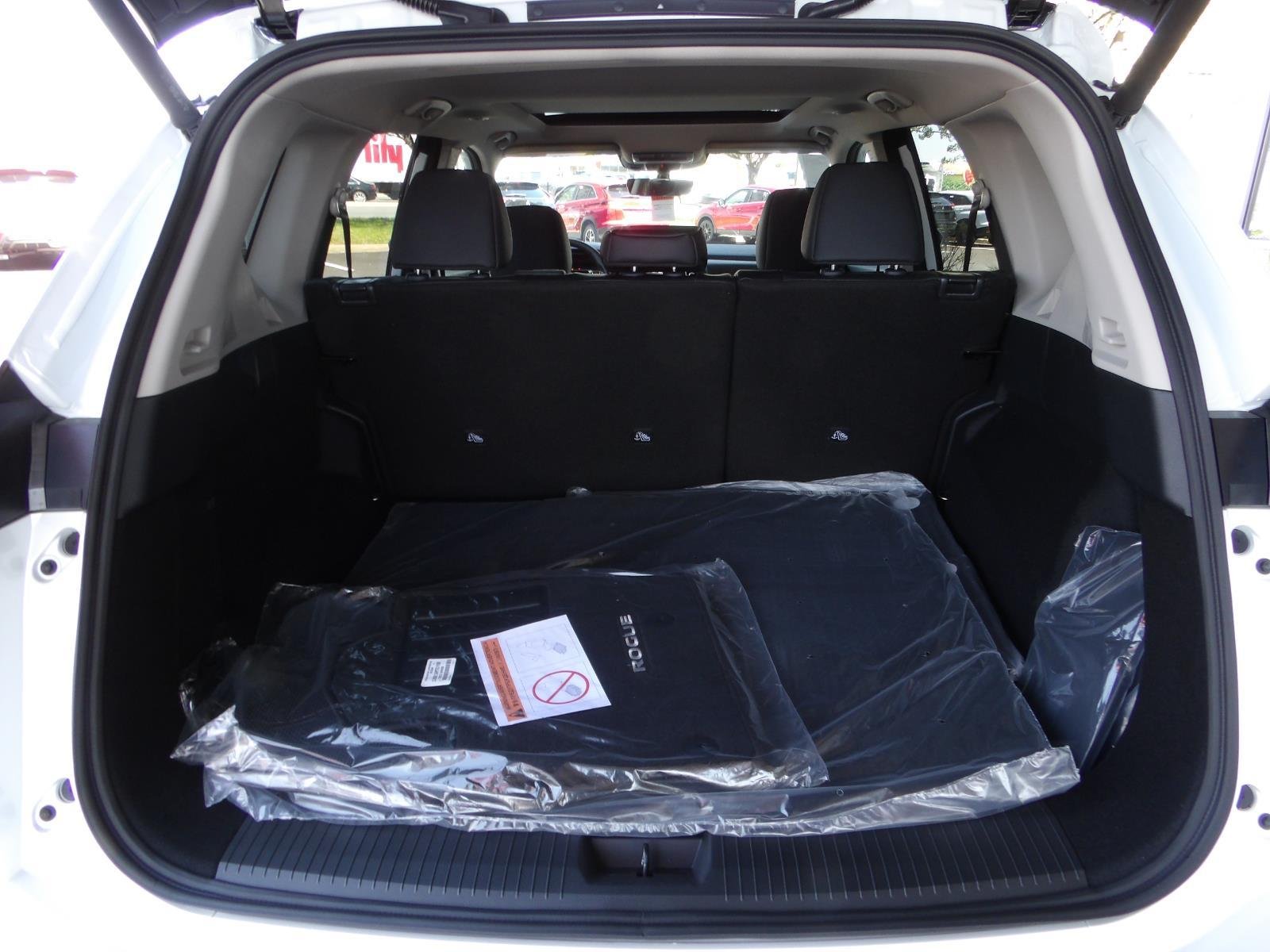 New 2026 Everest White Pearl TriCoat Nissan Dark Armor™ image 11