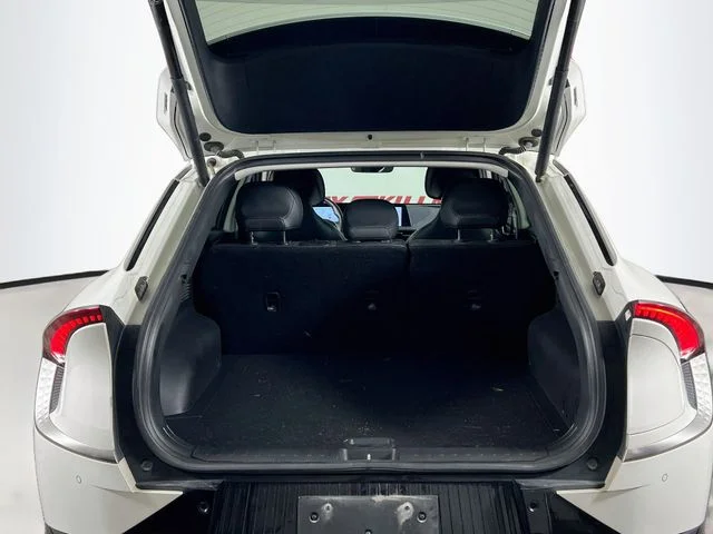 Used 2023 White Kia Wind image 25