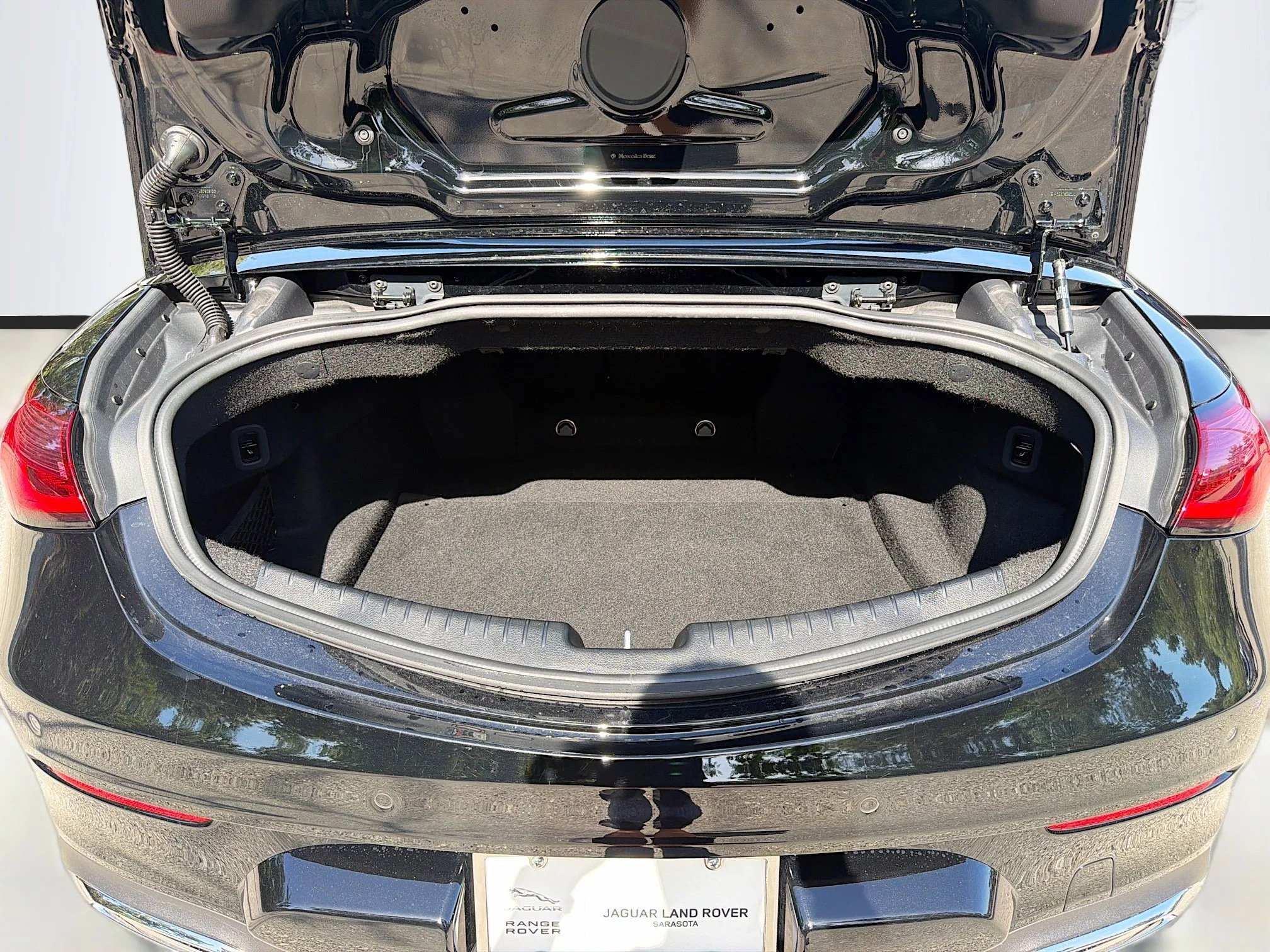 Used 2025 Obsidian Black Metallic Mercedes-Benz CLE 300 image 12