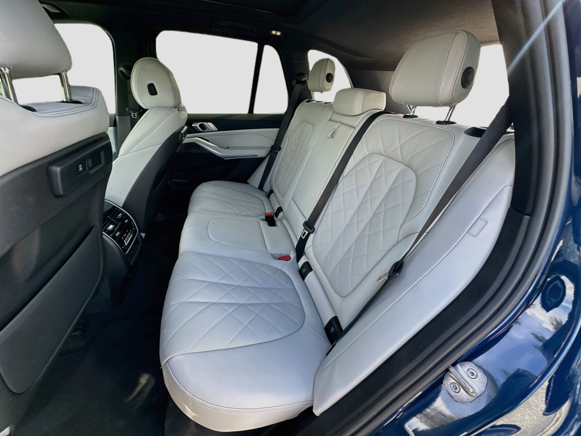 Used 2023 Phytonic Blue Metallic BMW xDrive40i image 26
