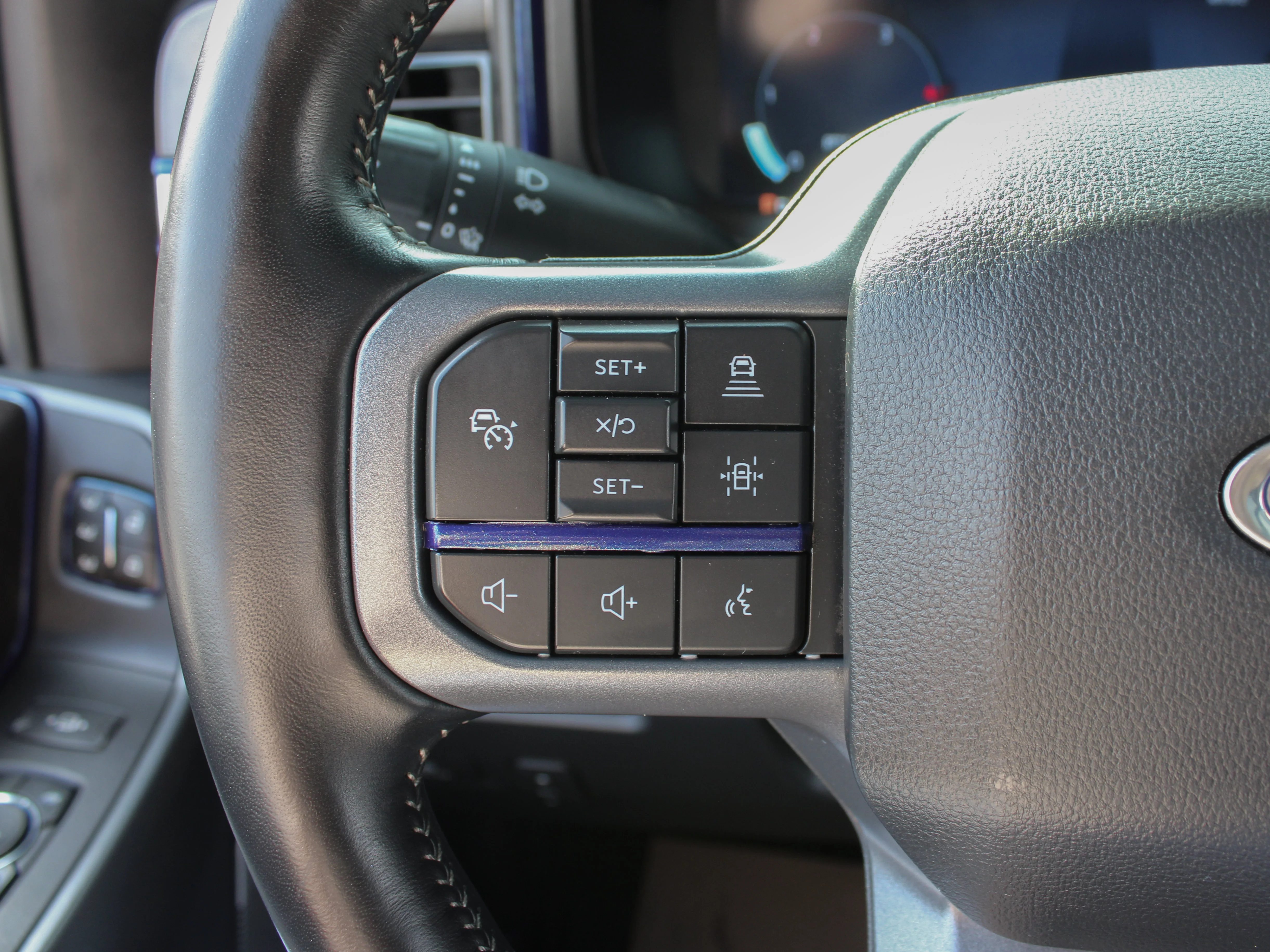 Used 2023 Grey Ford LARIAT image 23