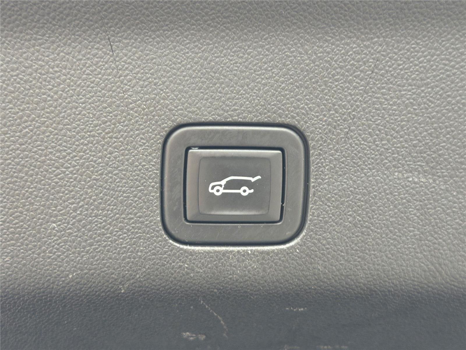 Used 2021 Satin Steel Metallic GMC SLT image 31