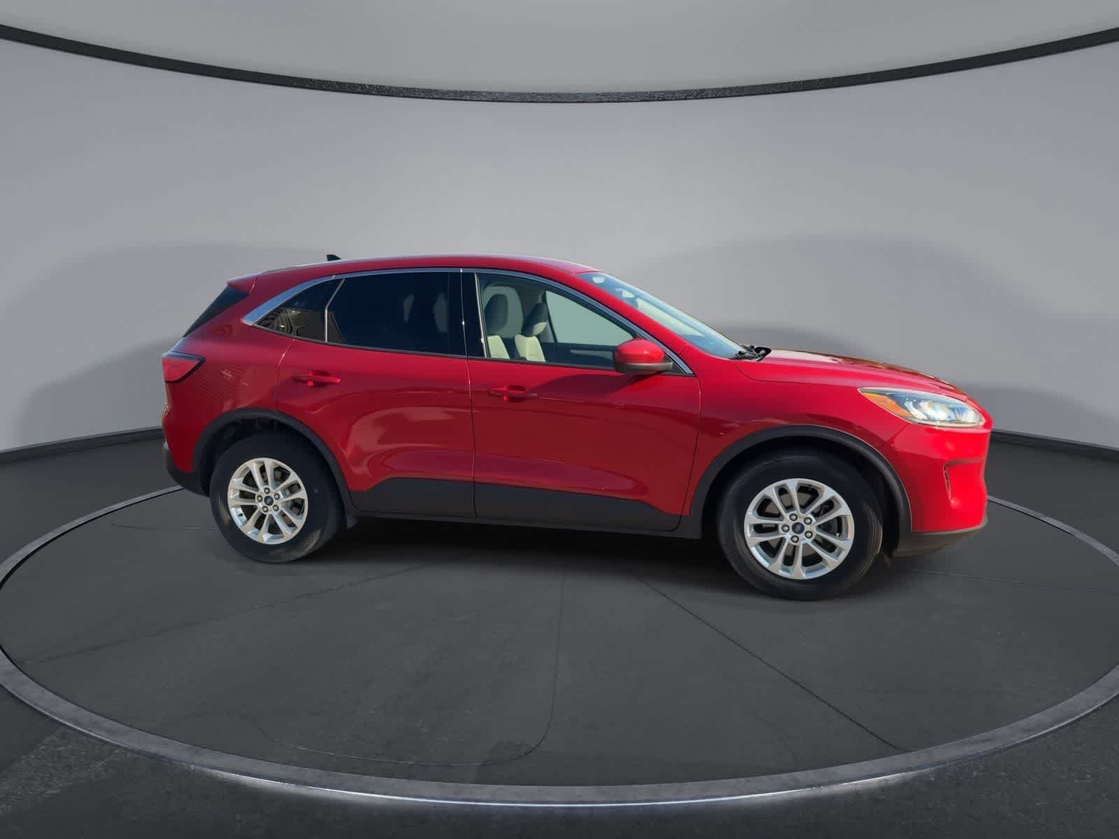 Used 2020 Rapid Red Metallic Tinted Clearcoat Ford SE image 9