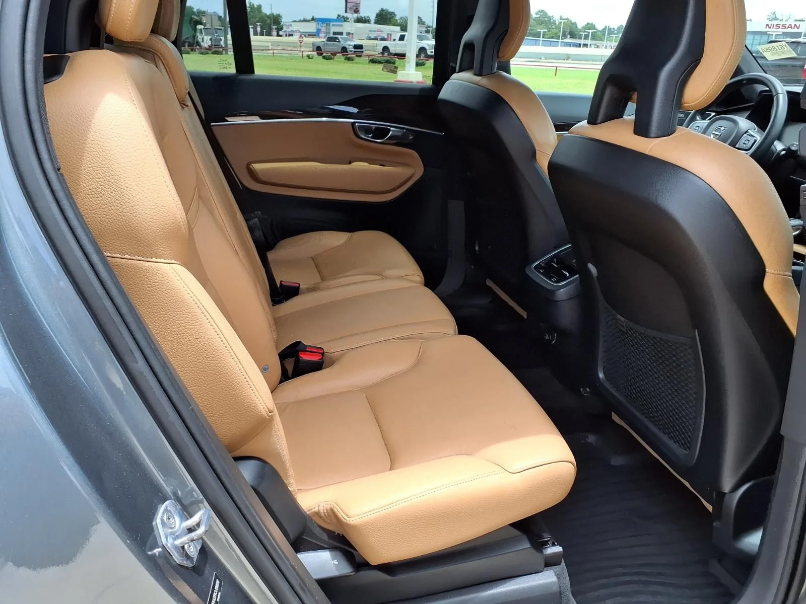 Used 2018 Gray Volvo T6 Momentum image 22