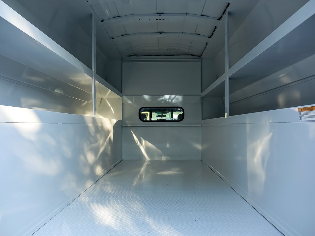 New 2026 Oxford White Ford 11' KUV image 5