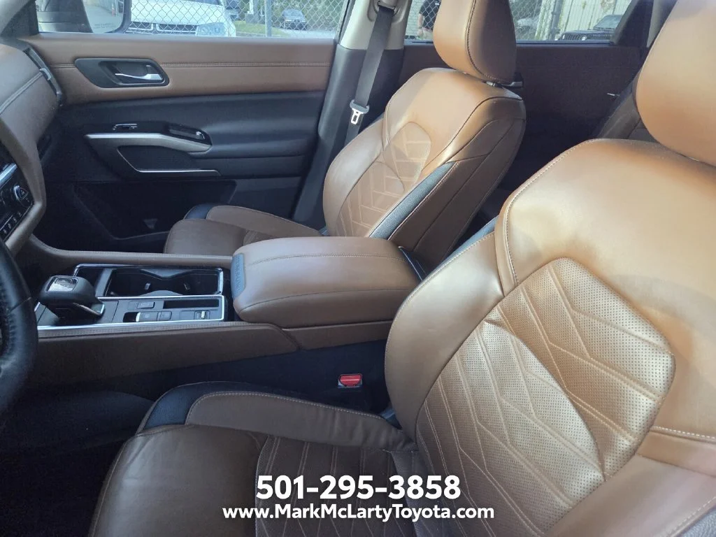 Used 2023 Black Nissan Platinum image 8