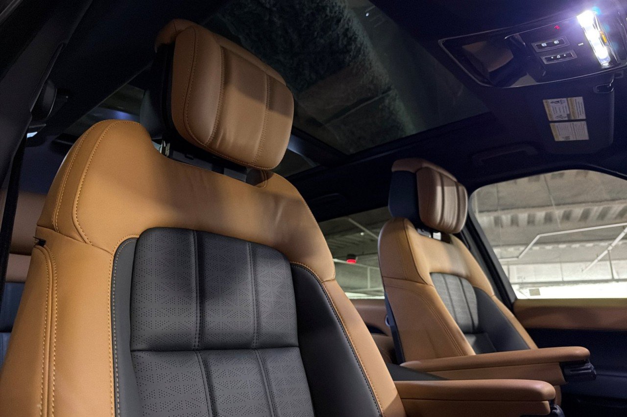Used 2022 Santorini Black Metallic Land Rover Autobiography image 16