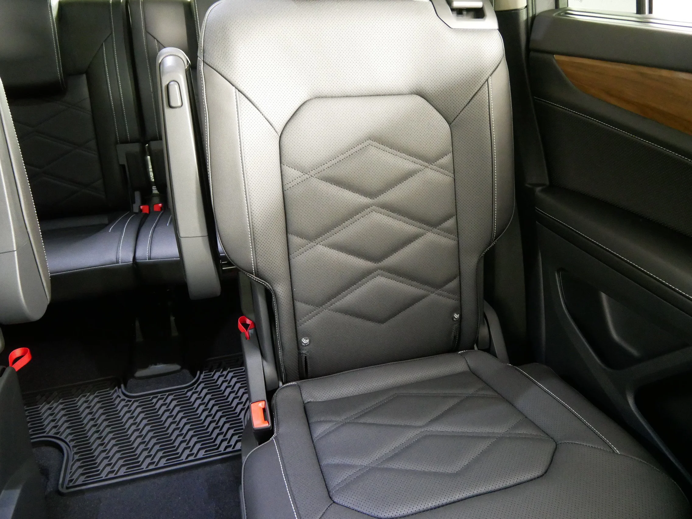 New 2026 Silver Mist Metallic Volkswagen 2.0T SE w/Technology image 19