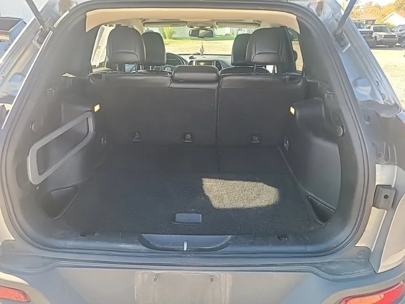 Used 2016 Silver Jeep Limited image 11