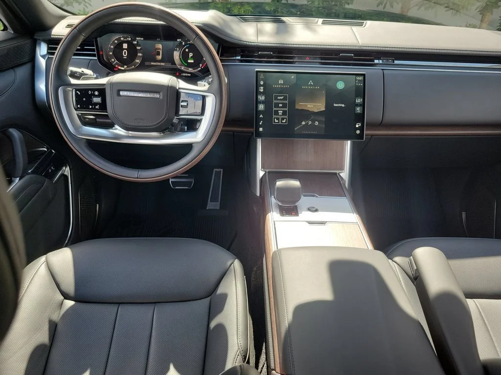 Used 2025 Belgravia Green Metallic Land Rover Autobiography image 12