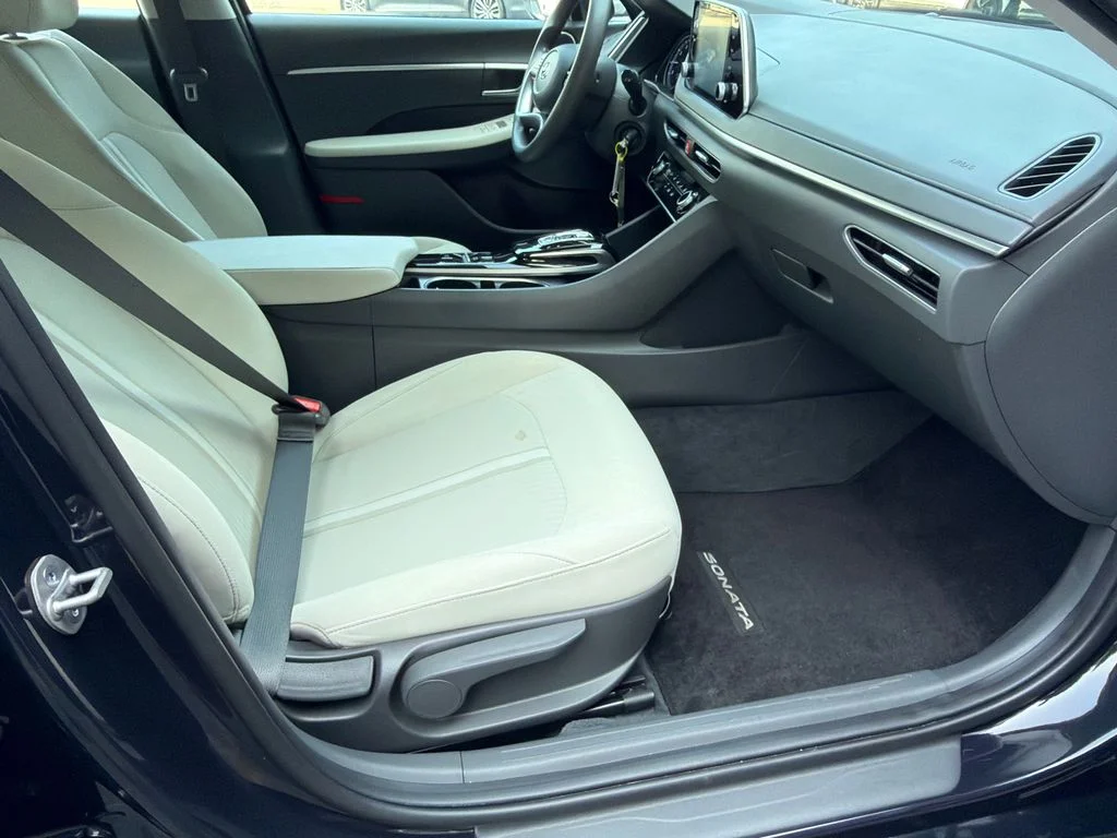 Used 2023 Blue Hyundai SE image 13