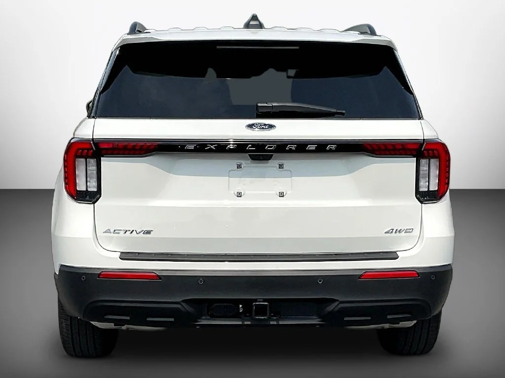 New 2026 Star White Metallic Tri-Coat Ford Active image 4