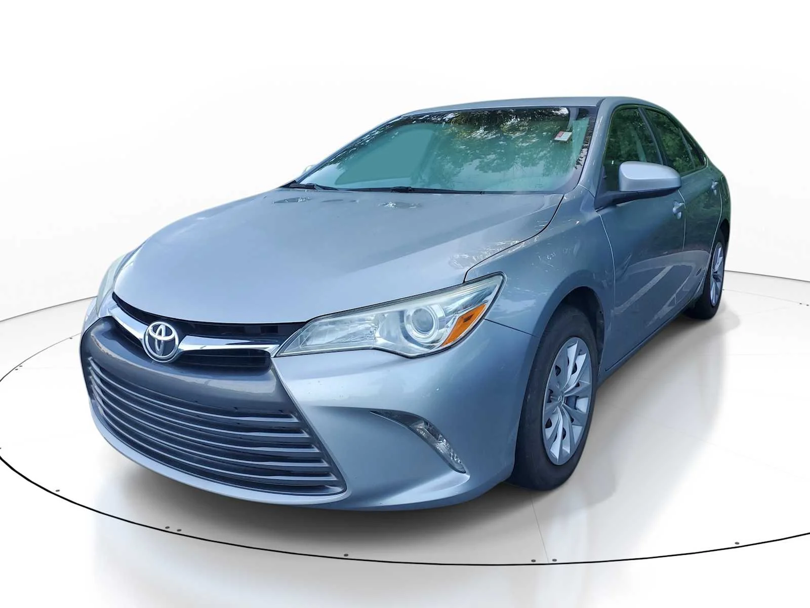 Used 2016 Celestial Silver Metallic Toyota XLE image 3
