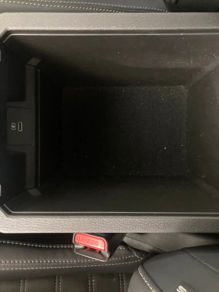 Used 2025  Mitsubishi SE image 10