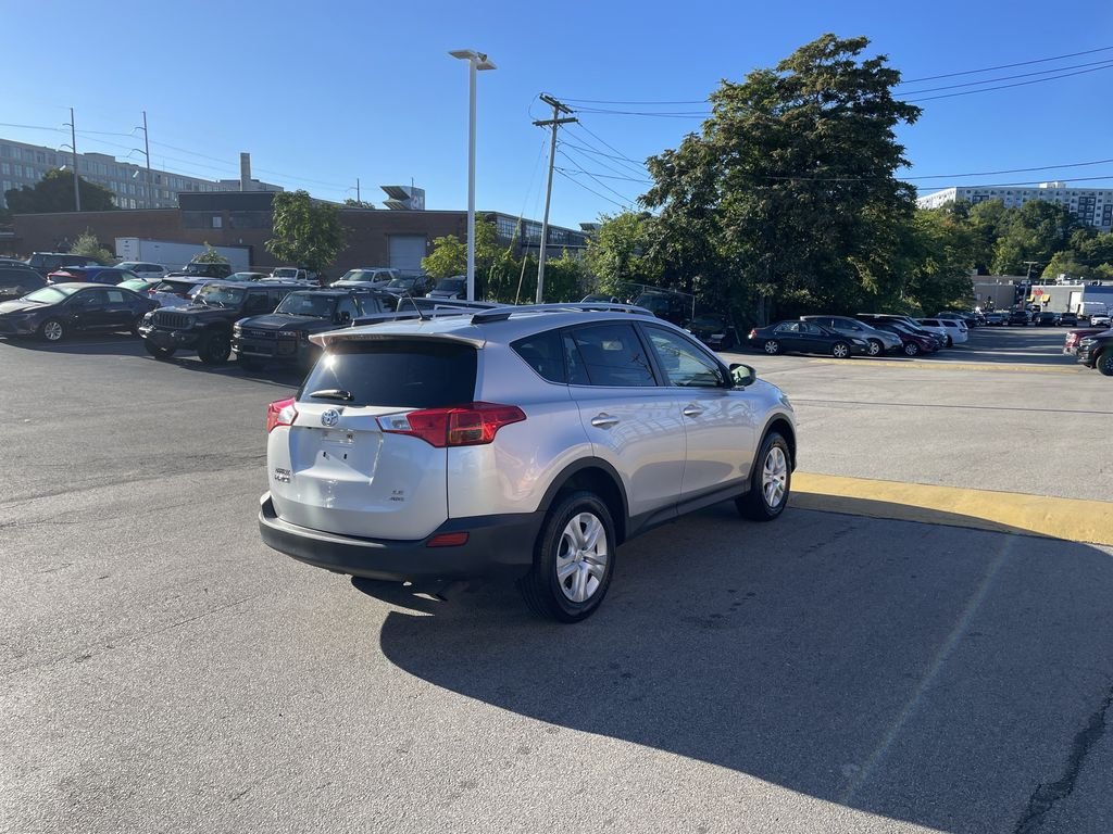 Used 2015 Silver Toyota LE image 8